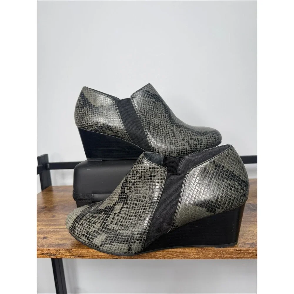 Vionic Stanton Wedge Slip-On Booties in Grey Snake Print Size 9